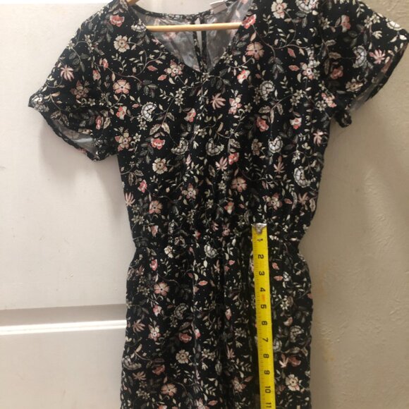 Old Navy Sz XS Black Floral Rayon Flutter Sleeve Open Back Romper w/ Pockets - Picture 8 of 9